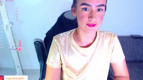 Snapshot of angie_dreamgirl chatting on 02/23/26, 09:01 IG angie dreamgirl01 online show from 02/23/26, 09:01