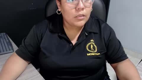 Snapshot of angy_ro12 chatting on 09/15/25, 11:27 angy online show from 09/15/25, 11:27