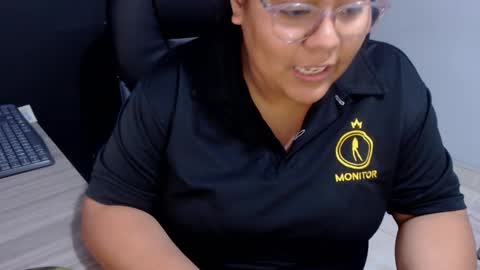 Snapshot of angy_ro12 chatting on 10/20/25, 09:15 angy online show from 10/20/25, 09:15