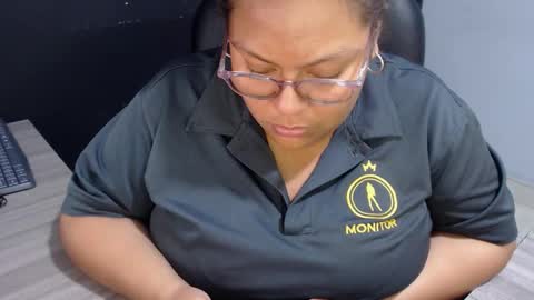 Snapshot of angy_ro12 chatting on 10/25/25, 10:48 angy online show from 10/25/25, 10:48