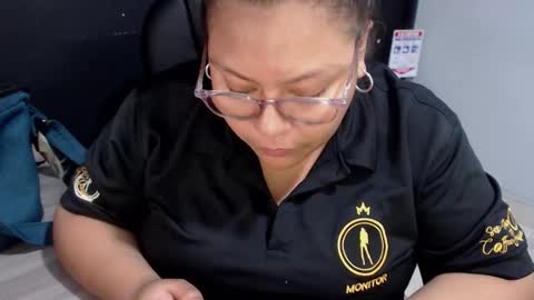 Snapshot of angy_ro12 chatting on 11/10/25, 08:52 angy online show from 11/10/25, 08:52