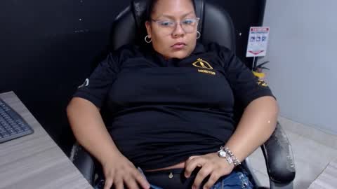 Snapshot of angy_ro12 chatting on 11/20/25, 08:19 angy online show from 11/20/25, 08:19