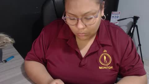 Snapshot of angy_ro12 chatting on 11/29/25, 12:46 angy online show from 11/29/25, 12:46