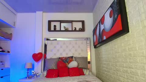 laura  online show from 02/18/25, 04:48