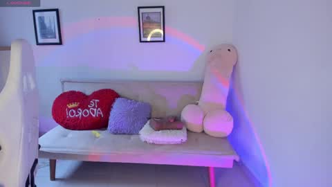 Snapshot of aniie_pink18 chatting on 05/30/26, 01:30 Maria online show from 05/30/26, 01:30