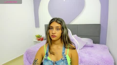 Snapshot of aniie_princess_18 chatting on 12/16/25, 02:27 anni online show from 12/16/25, 02:27