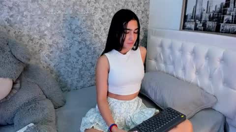 anika_h online show from 02/11/26, 11:59