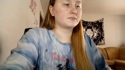 Snapshot of anika_lipps chatting on 09/18/25, 12:07 Anika online show from 09/18/25, 12:07