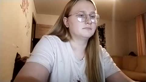 Snapshot of anika_lipps chatting on 10/07/25, 01:36 Anika online show from 10/07/25, 01:36