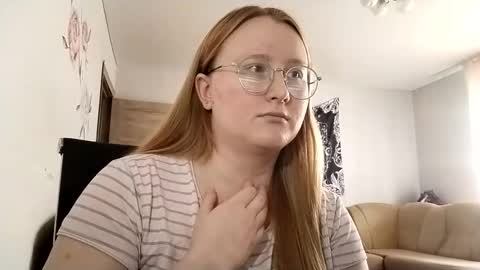 Snapshot of anika_lipps chatting on 10/17/25, 12:41 Anika online show from 10/17/25, 12:41