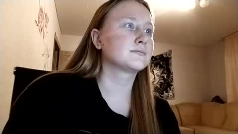 Snapshot of anika_lipps chatting on 11/11/25, 09:04 Anika online show from 11/11/25, 09:04