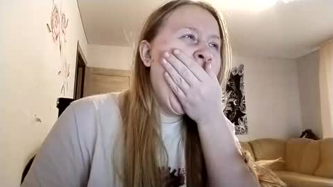 Snapshot of anika_lipps chatting on 12/04/25, 10:57 Anika online show from 12/04/25, 10:57