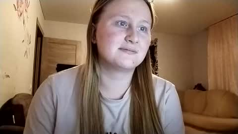 Snapshot of anika_lipps chatting on 12/04/25, 11:02 Anika online show from 12/04/25, 11:02