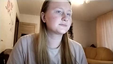 Snapshot of anika_lipps chatting on 12/05/25, 01:42 Anika online show from 12/05/25, 01:42