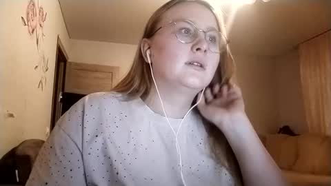 Snapshot of anika_lipps chatting on 12/22/25, 12:18 Anika online show from 12/22/25, 12:18