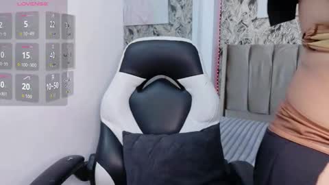 Snapshot of anisha_katee chatting on 12/22/25, 07:44 anisha_katee online show from 12/22/25, 07:44