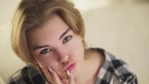 AnishaVivo online show from 12/03/25, 12:03