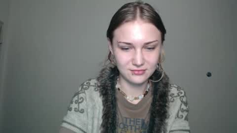 Snapshot of anisiaaa_lovesyou chatting on 10/27/25, 08:35 Anisia online show from 10/27/25, 08:35