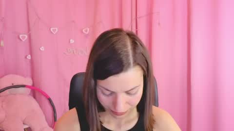 Snapshot of aniskyy chatting on 05/19/26, 02:56 Anni online show from 05/19/26, 02:56