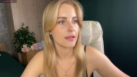 Snapshot of anita_blairr chatting on 06/15/26, 12:02 Anita online show from 06/15/26, 12:02