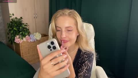 Snapshot of anita_blairr chatting on 07/20/26, 01:42 Anita online show from 07/20/26, 01:42