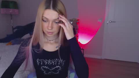 anita_moon_ online show from 10/07/25, 10:51