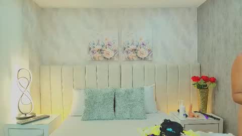 Dania Lpez online show from 09/17/25, 12:18