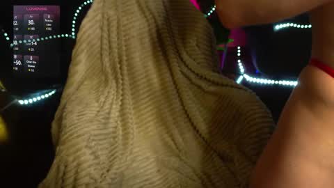 Snapshot of anita_von chatting on 11/25/25, 04:45 anita_von online show from 11/25/25, 04:45