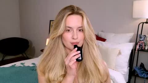 Snapshot of anitafischer chatting on 10/25/25, 09:50 Anita online show from 10/25/25, 09:50