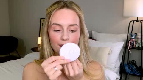 Snapshot of anitafischer chatting on 11/12/25, 01:55 Anita online show from 11/12/25, 01:55