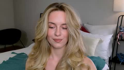 Snapshot of anitafischer chatting on 11/21/25, 01:32 Anita online show from 11/21/25, 01:32