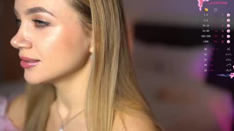 Snapshot of anitaraj_ chatting on 03/11/25, 09:15 Im Anita thumb up me please its important online show from 03/11/25, 09:15