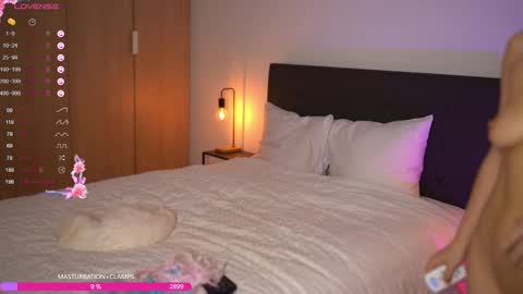 Snapshot of anitaraj_ chatting on 03/12/25, 12:20 Im Anita thumb up me please its important online show from 03/12/25, 12:20