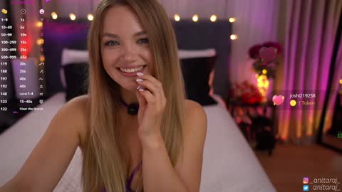 Snapshot of anitaraj_ chatting on 09/18/25, 08:44 Im Anita thumb up me please its important online show from 09/18/25, 08:44