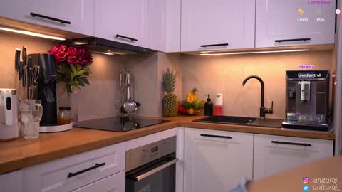 Im Anita thumb up me please its important online show from 11/22/25, 07:02