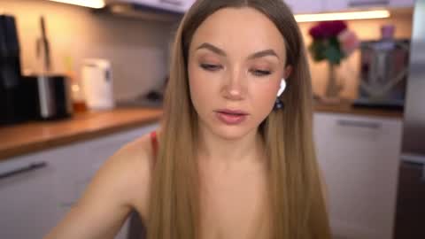 Im Anita thumb up me please its important online show from 04/03/26, 07:23