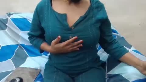 Snapshot of anjali_dogra786 chatting on 12/20/25, 08:16 anjali_dogra786 online show from 12/20/25, 08:16