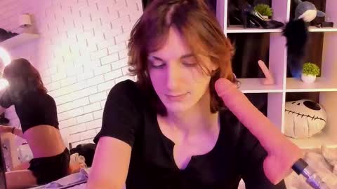 Angel online show from 11/19/25, 06:41