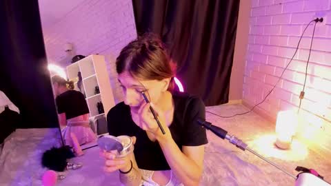 Angel online show from 11/28/25, 06:43