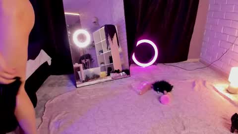 Angel online show from 11/30/25, 06:34