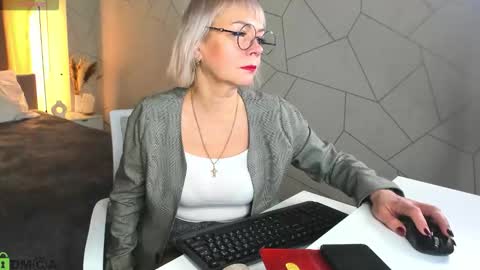 ann_annise online show from 02/13/26, 01:12