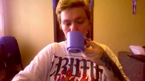 ann_lelala_ online show from 02/12/25, 04:12