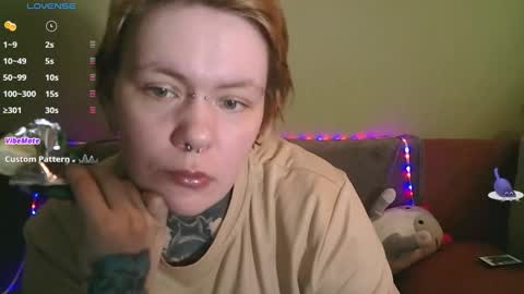 ann_lelala_ online show from 02/19/25, 10:12