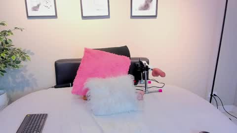 Snapshot of anna__spencer chatting on 05/18/26, 12:44 Anna online show from 05/18/26, 12:44