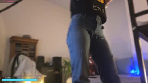 Snapshot of anna_annaa chatting on 12/16/24, 09:09 Anna online show from 12/16/24, 09:09