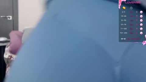 Snapshot of anna_asss chatting on 12/17/25, 05:08 anna_asss online show from 12/17/25, 05:08