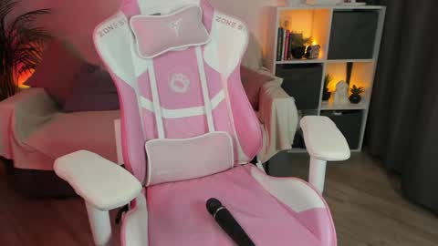 Snapshot of anna_belle3 chatting on 12/02/24, 04:53 AnnaThe next stream is tomorrow online show from 12/02/24, 04:53