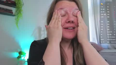 Anna online show from 09/25/25, 10:08