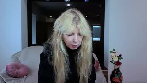 Snapshot of anna_ditrih chatting on 09/12/25, 12:05 Anna Ditrih online show from 09/12/25, 12:05