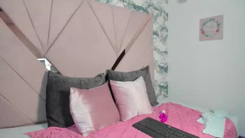 Snapshot of anna_jules chatting on 12/19/25, 11:39 Anna Jules online show from 12/19/25, 11:39